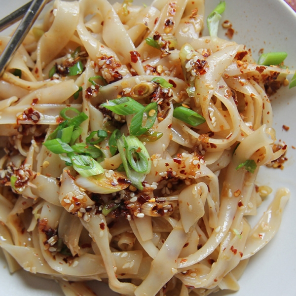 10 Minute Garlic Chili Noodles