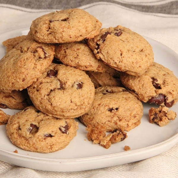 Paleo Chocolate Chip Cookies